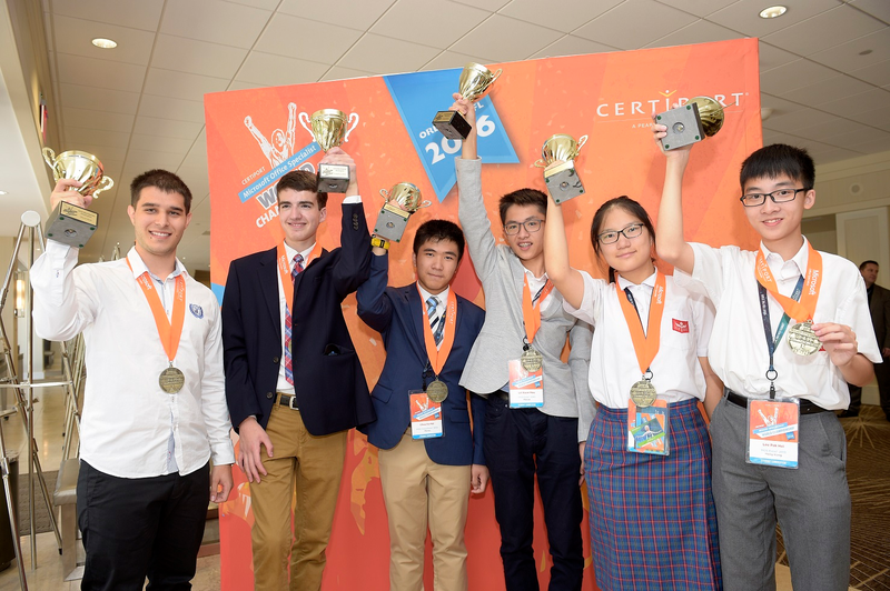 Algunos de los campeones en la historia del torneo. De izquierda a derecha: campeón en Word 2010, PowerPoint 2013, PowerPoint 2010, Excel 2010, Word 2013, Excel 2013. (Foto: AP Images).